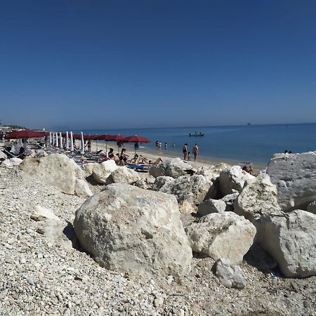 شقة La Perla Sul Mare Porto SantʼElpidio المظهر الخارجي الصورة