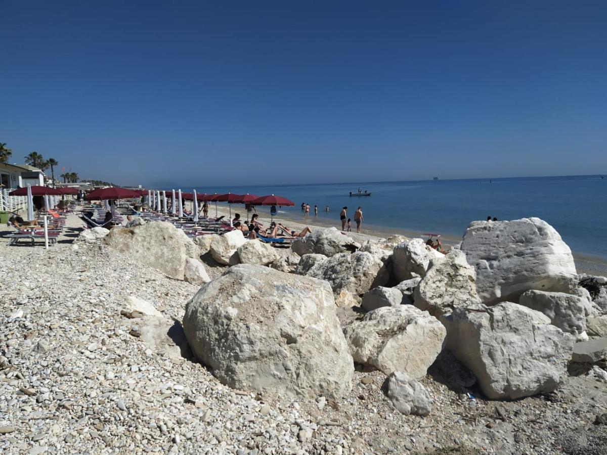 شقة La Perla Sul Mare Porto SantʼElpidio المظهر الخارجي الصورة